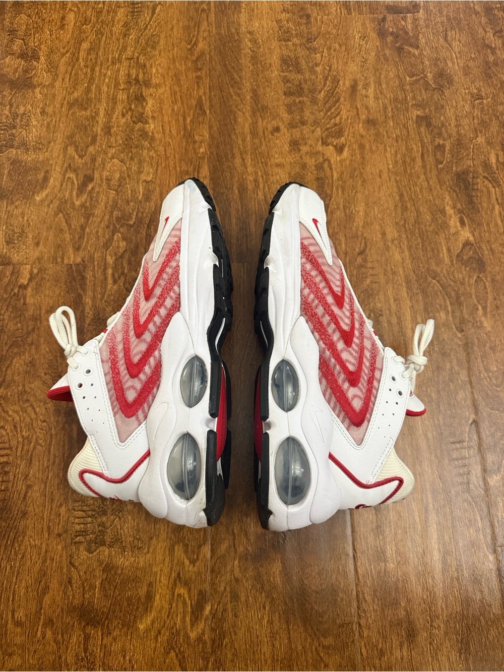 Nike Men’s White and Red Wave-Pattern Sneakers - Picture 8 of 15